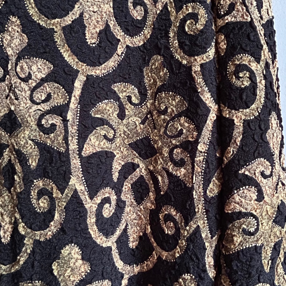 Chicos Travelers Womens Size 1 Gold Black Damask Scroll V-Neck Long Sleeve Top - Picture 8 of 8